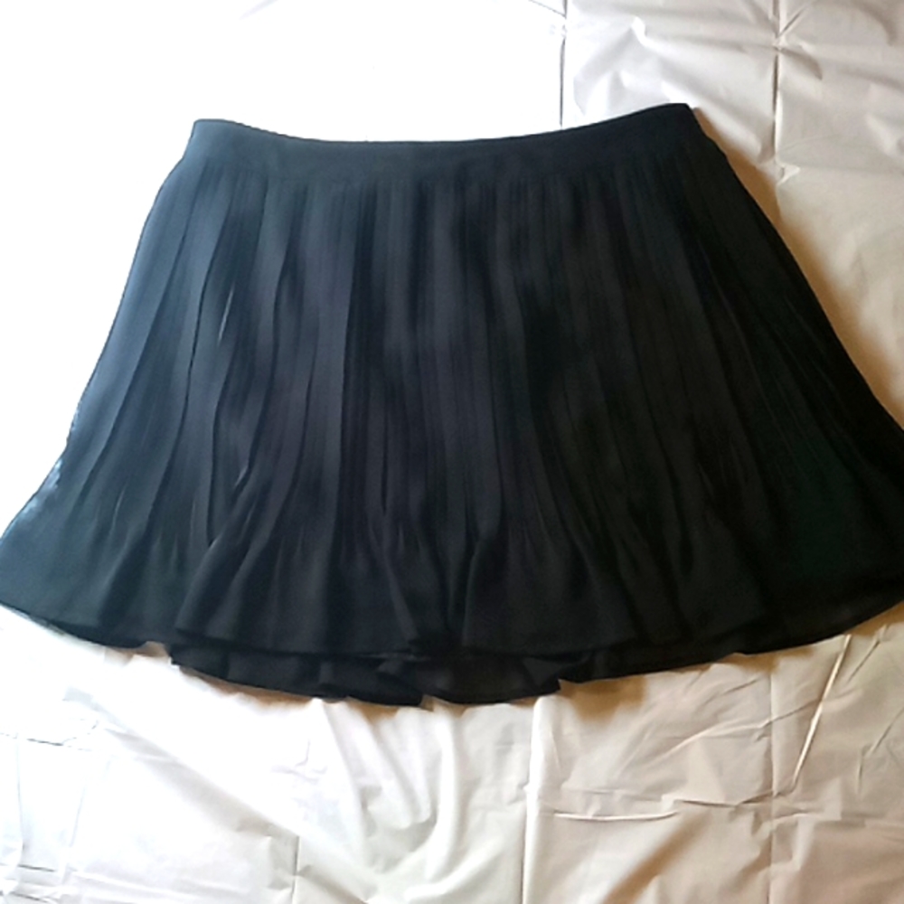 NWOT Candies pleated skirt. Black. Size L